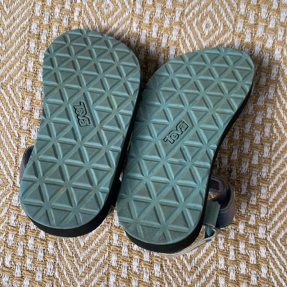 Teva toddler, shimmer teal pink, excellent condition, Velcro intact - Picture 3 of 4